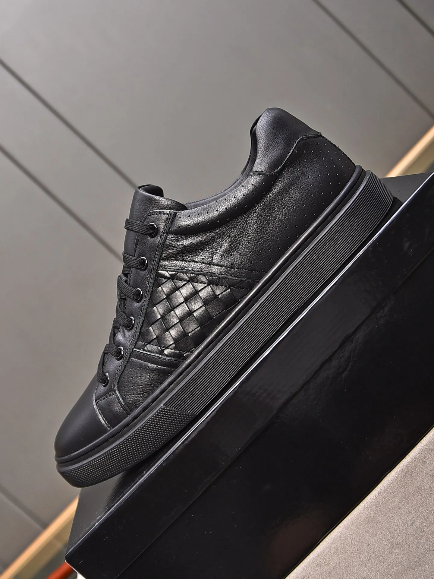 Men's shoes 💰480 [Lace-up series] BOTTEG* VENET* - high-end boutique Size: 38-44 (45 customized) BV new product, first-layer cowhide artificially woven classic style and contemporary fashion temperament harmoniously blend, rubber soles are light and flexible, water-dyed cowhide pads! [Taobao, Tmall, and live streaming are the first choices]